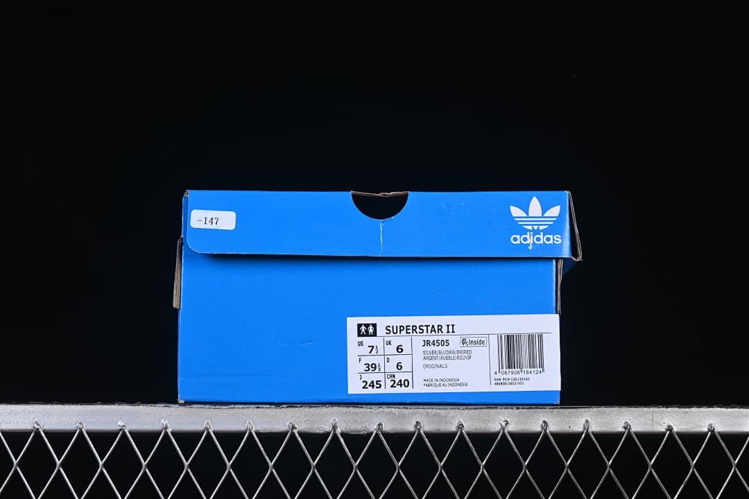 Blue shoe box label showing Superstar II, JR4505, and size markings