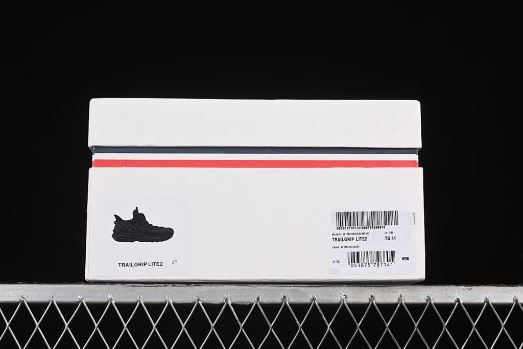 Shoebox label identifying the style as Trailgrip Lite 2 and showing size 41