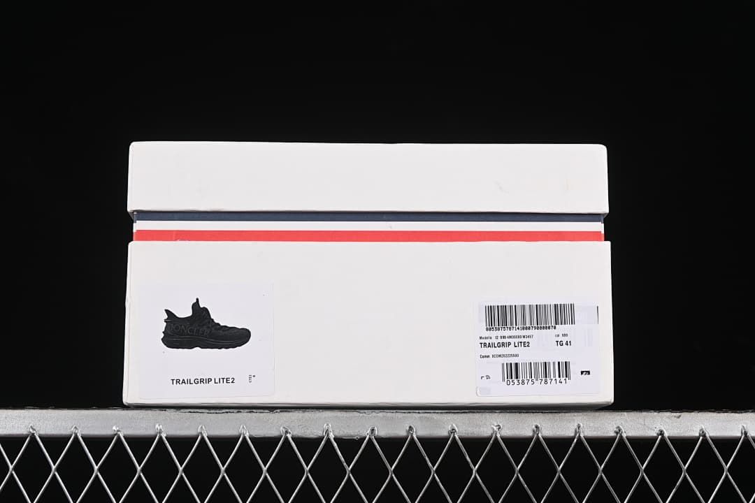 Shoebox label identifying the style as Trailgrip Lite 2 and showing size 41