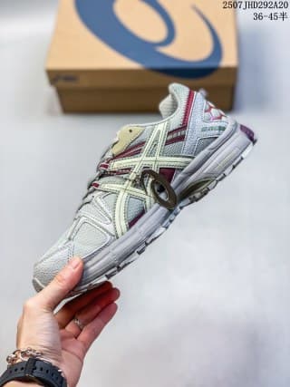 Side view of the ASICS Gel-Kahana 8 FL sneaker showing its layered panels, lace system and treaded sole.