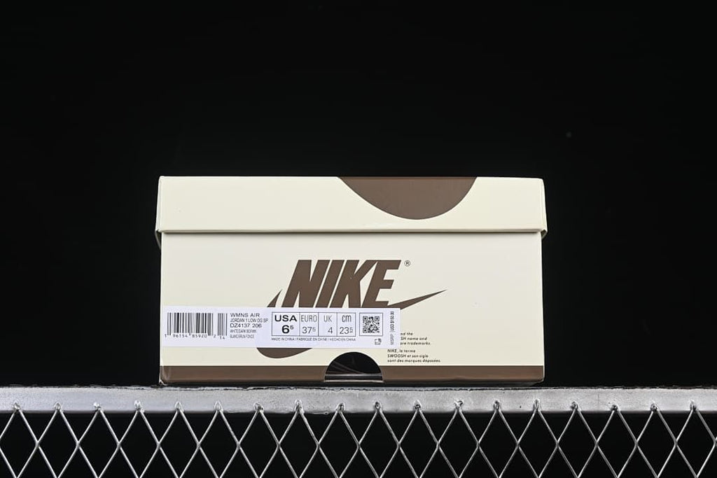 Sneaker box label with the model code and photographed sample size markings.