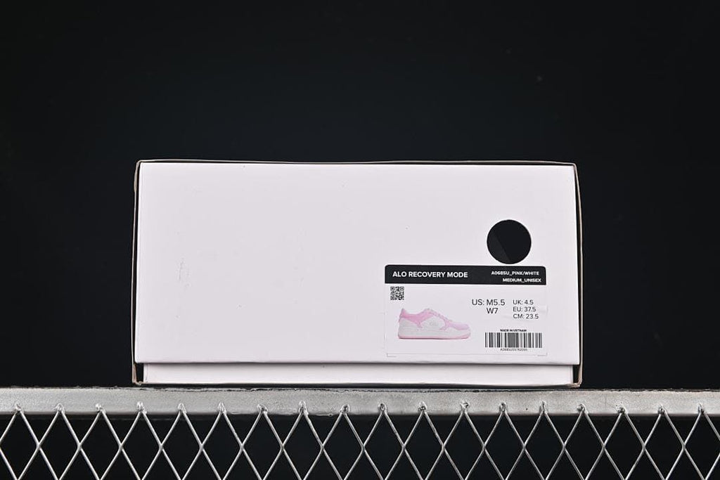 Shoebox label identifying Alo Recovery Mode in pink and white, with sample size details