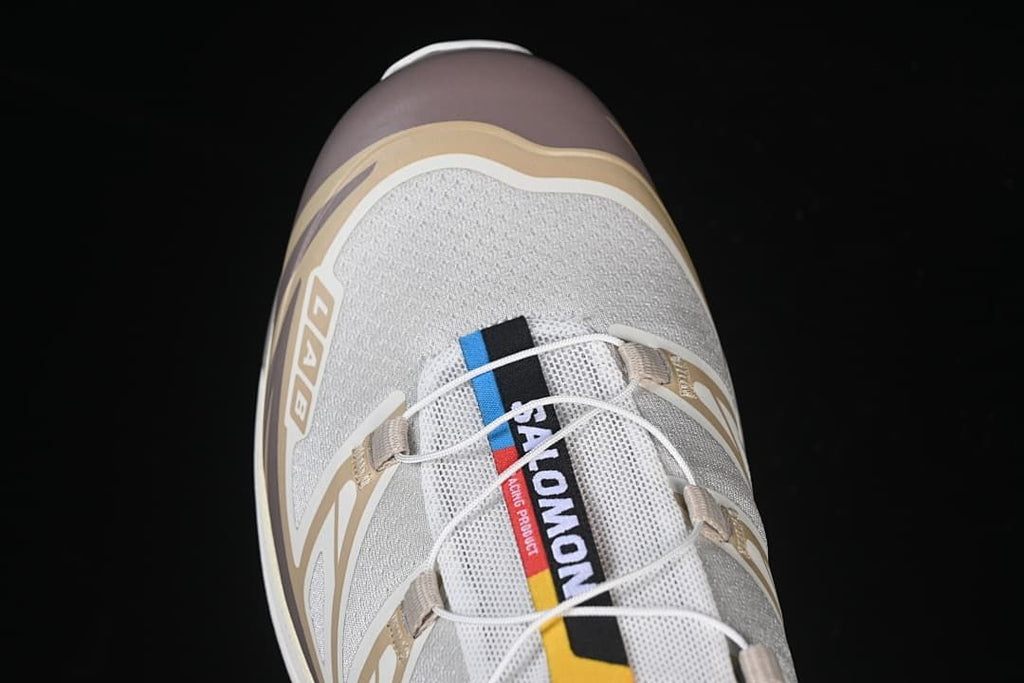 Top-down view of the toe and quick-lace system.