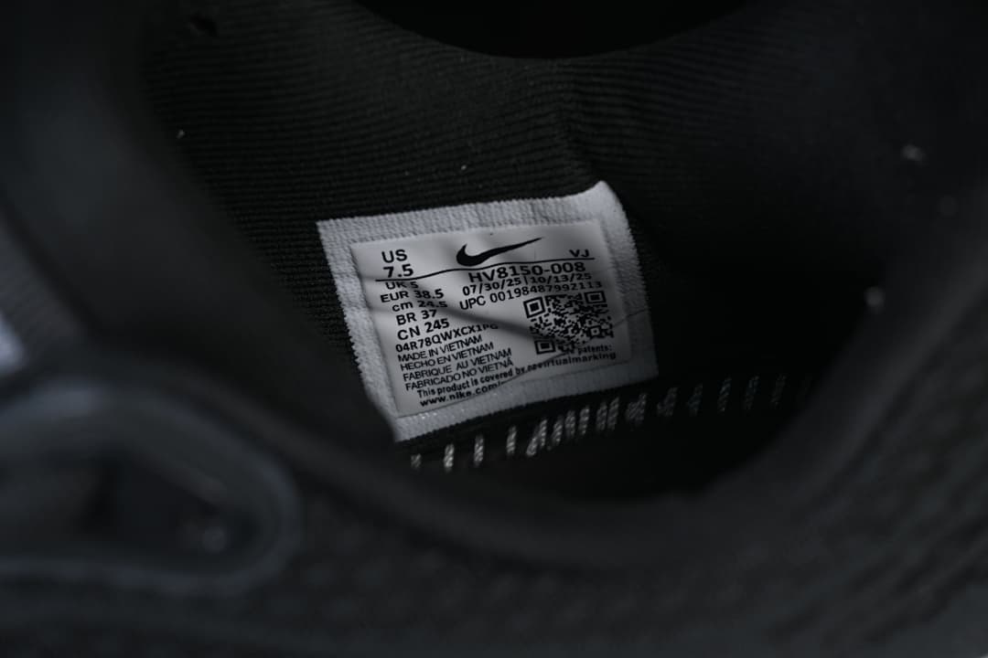 Close-up of the shoe size label showing model code HV8150-008 and EU size 38.5.