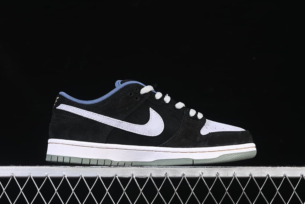 Side profile highlighting the grey Swoosh, black upper, and contrasting sole