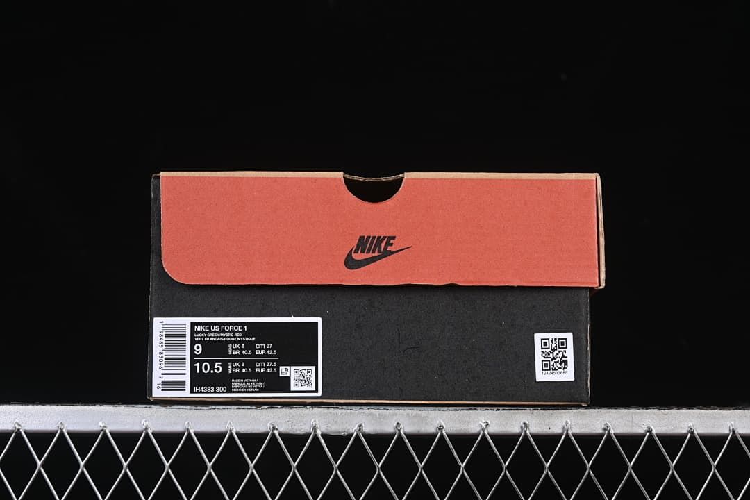 Shoe box label displaying Nike US Force 1 and size information