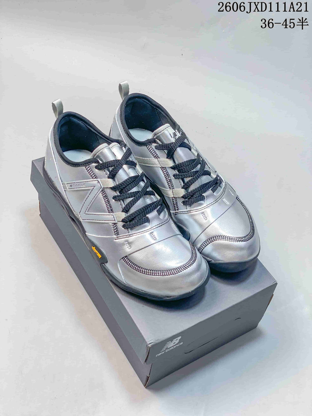 Silver-toned New Balance MT10OIY low-top sneakers with dark laces