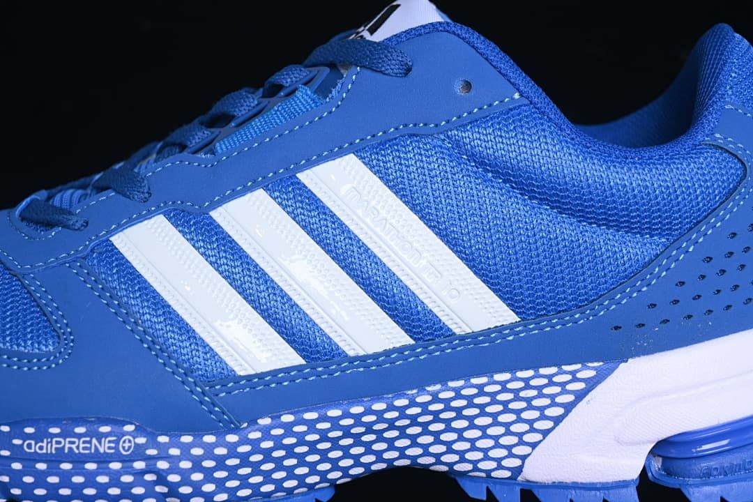 Close-up of the mesh side panel, white stripes and adiPRENE marking