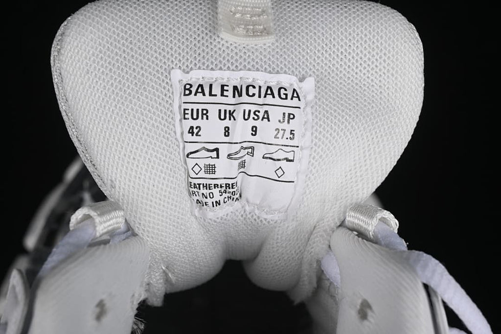 Tongue size label showing EU 42, UK 8, USA 9, and JP 27.5
