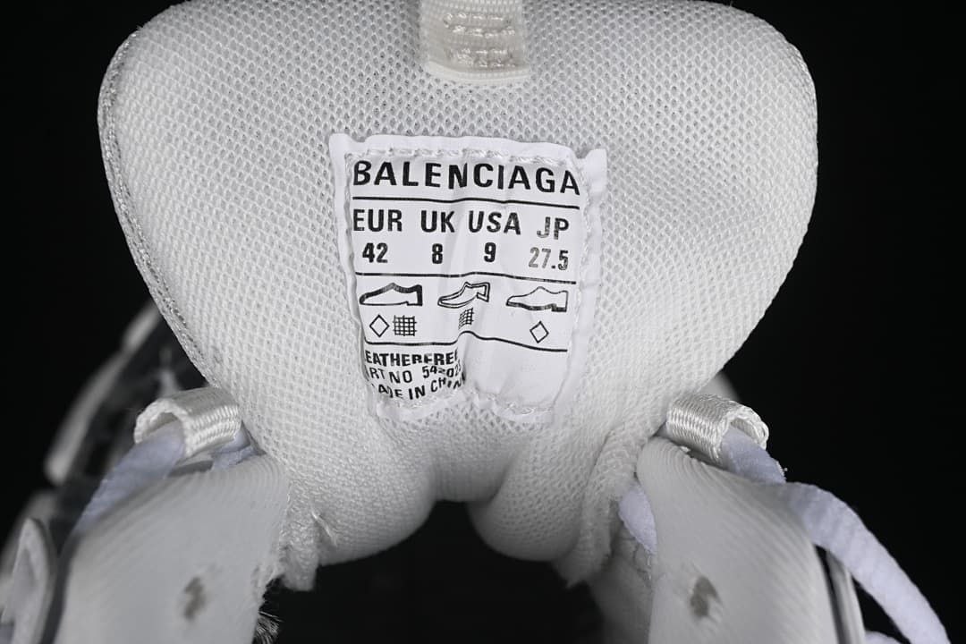Tongue size label showing EU 42, UK 8, USA 9, and JP 27.5