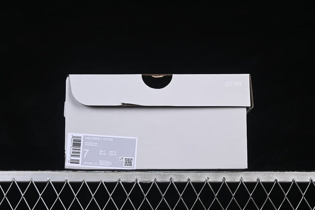 Shoebox label showing Air Force 1 ’07 and sample size details