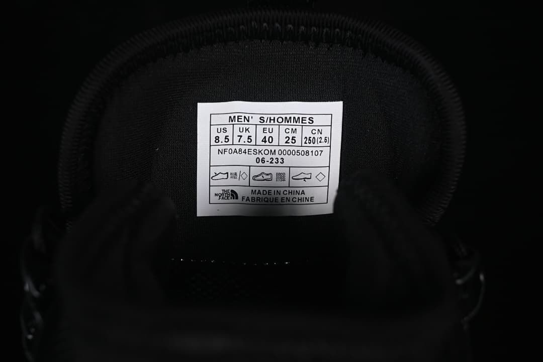 Interior size label showing men's EU 40
