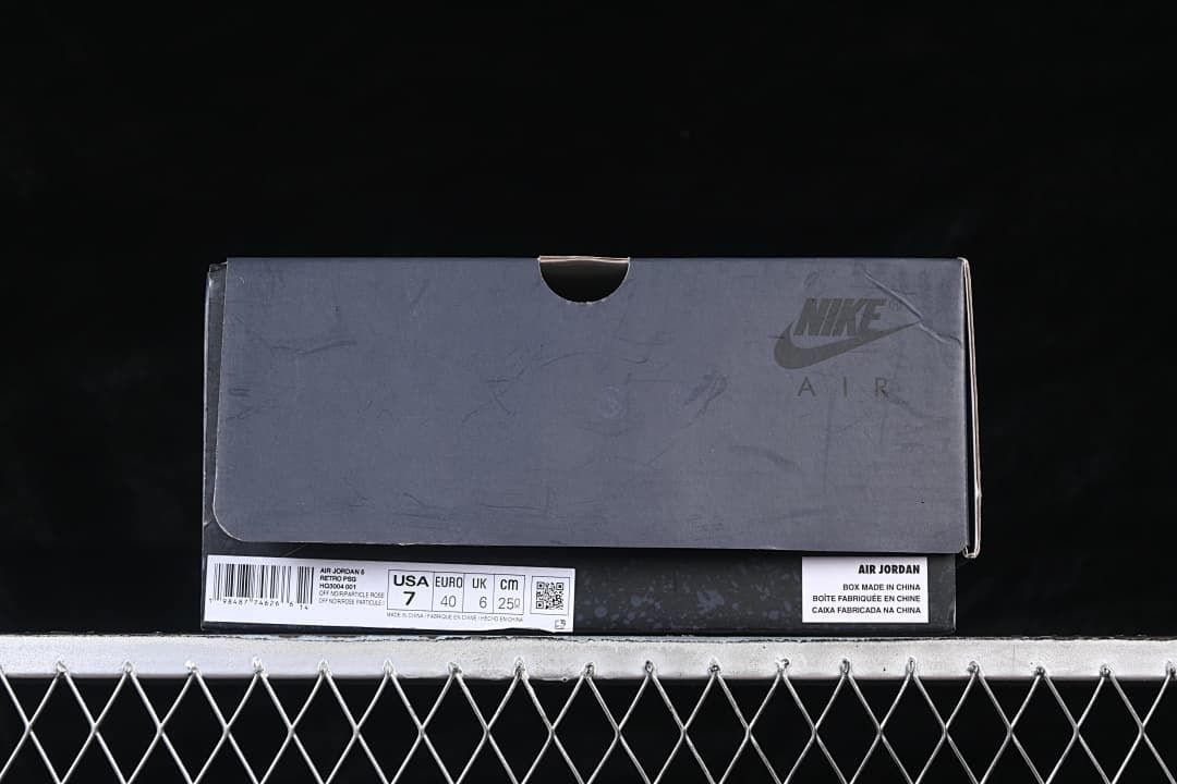 Shoebox label displaying EU 40 and the model code