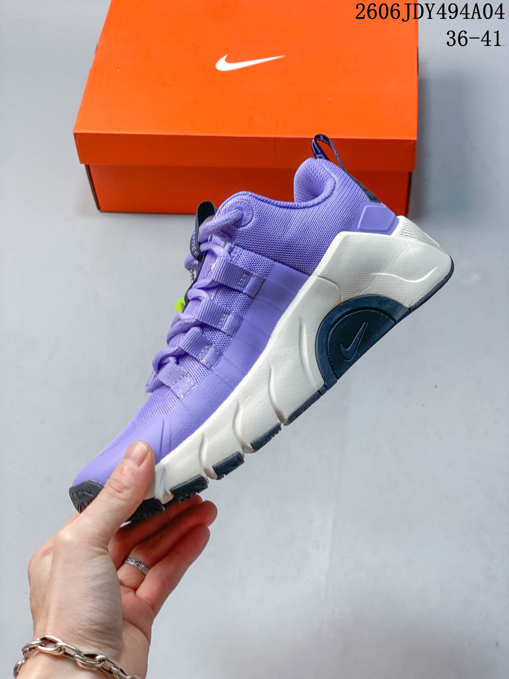 Side profile of the purple Nike Free Metcon 7 training shoe with a light-colored midsole.