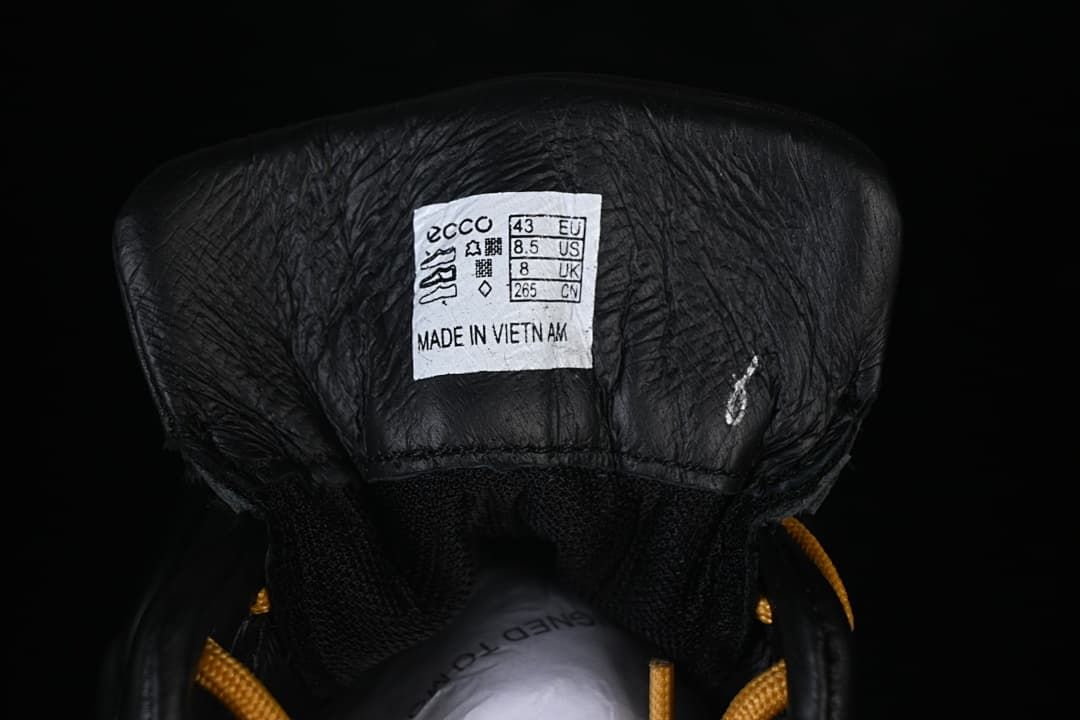 Tongue size label showing EU 43, US 8.5, UK 8, and 265 CN