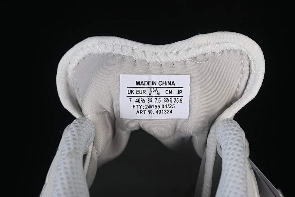 Shoe tongue size label showing UK 7, EU 40 2/3, US Women 8.5, US Men 7.5, CN 255, JP 25.5 and article number 491324