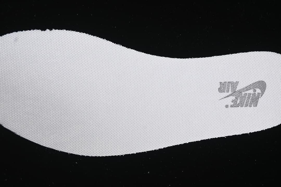 Close-up of the white insole with a Nike mark