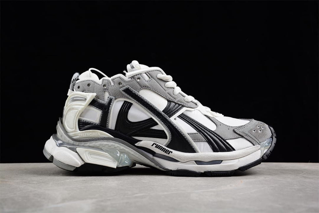 Opposite side profile of the Runner sneaker