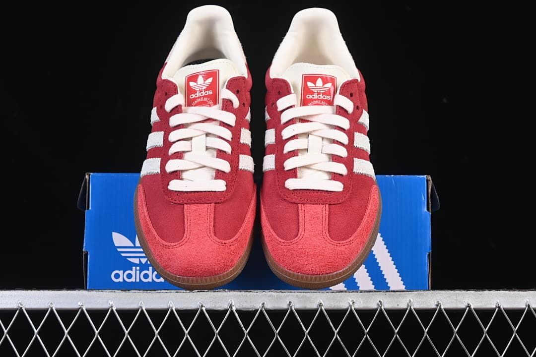 Front view of the pair placed on a blue shoe box