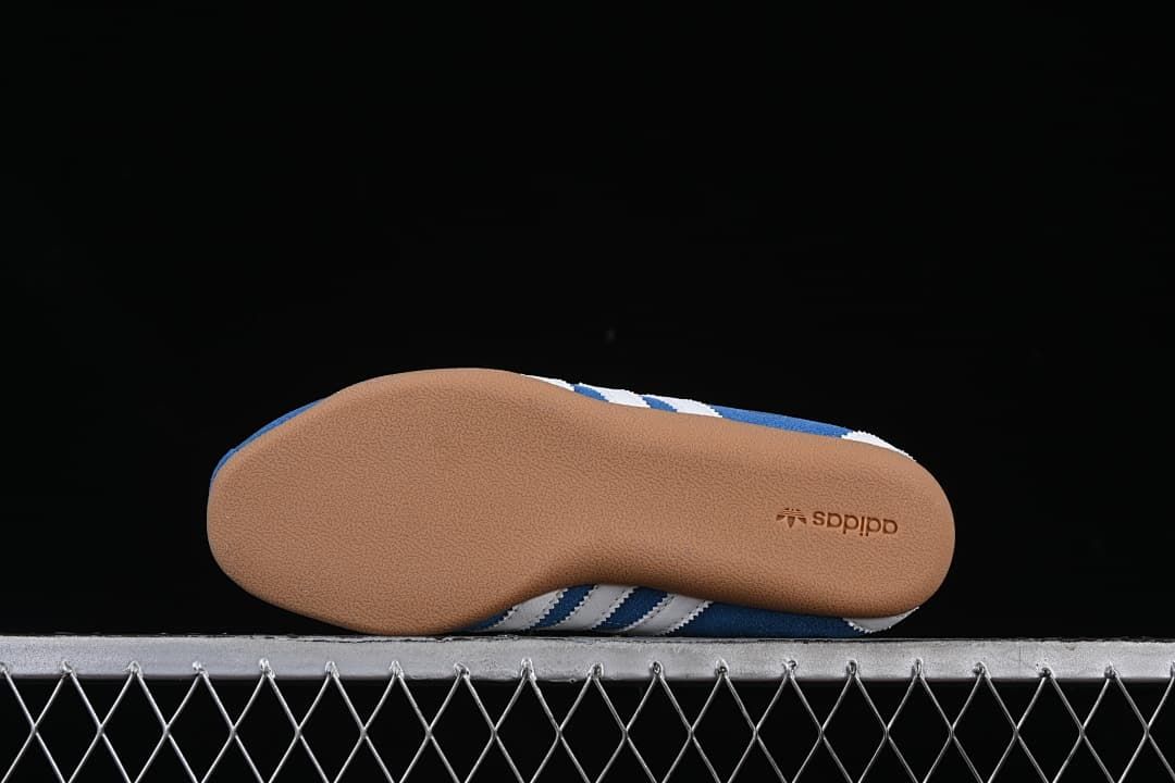 Underside of the gum-colored outsole