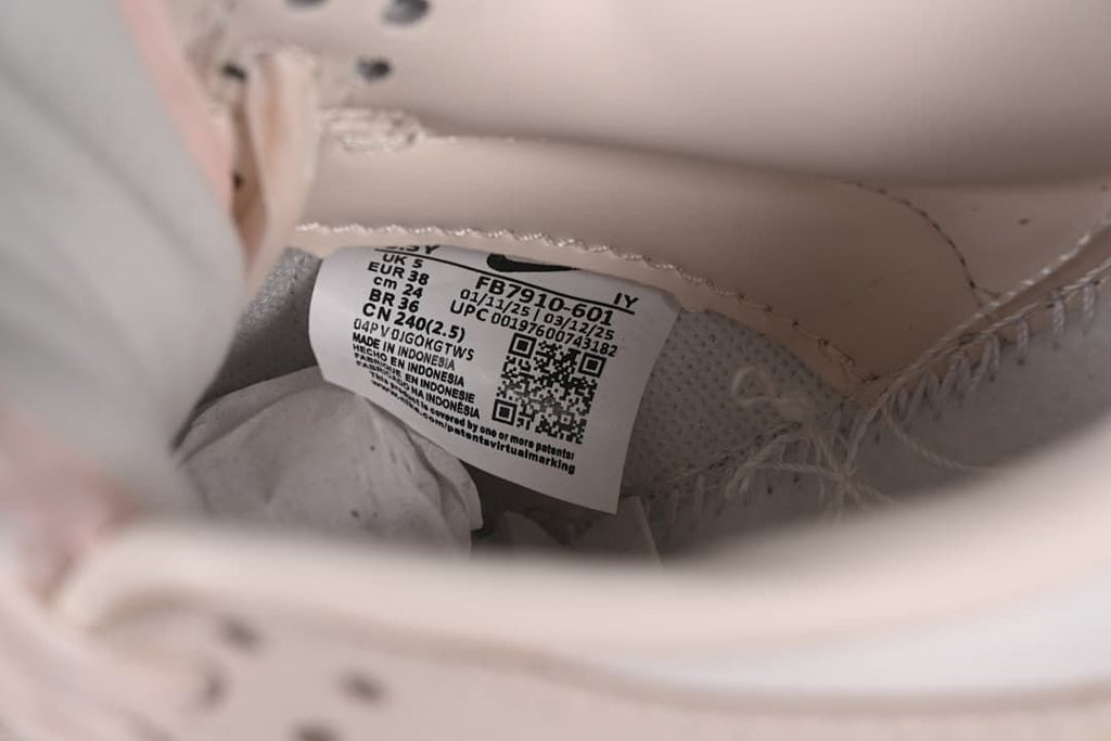 Interior size label showing EU 38 and style code FB7910-601