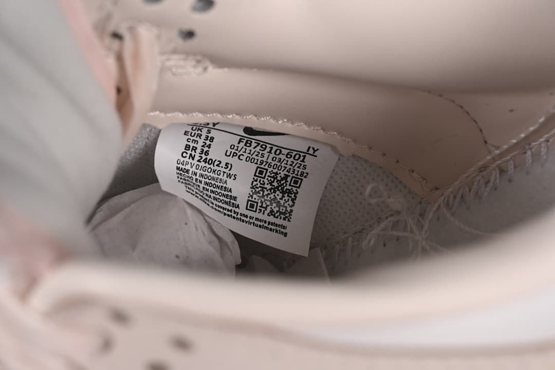 Interior size label showing EU 38 and style code FB7910-601