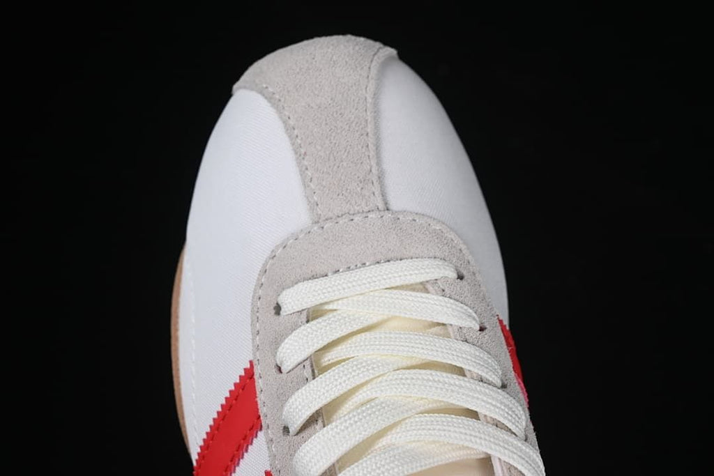 Top view of the sneaker toe and white laces with gray overlay