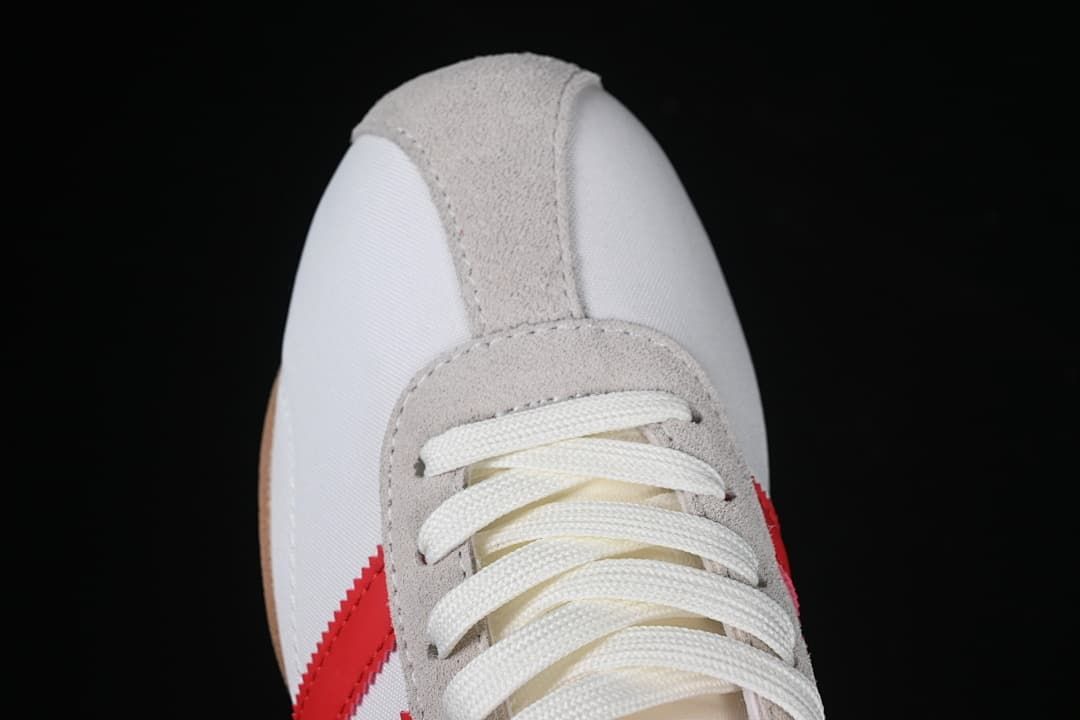 Top view of the sneaker toe and white laces with gray overlay