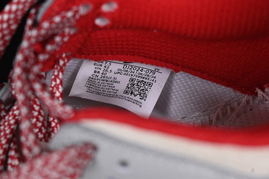 Close-up of the shoe size label inside the collar