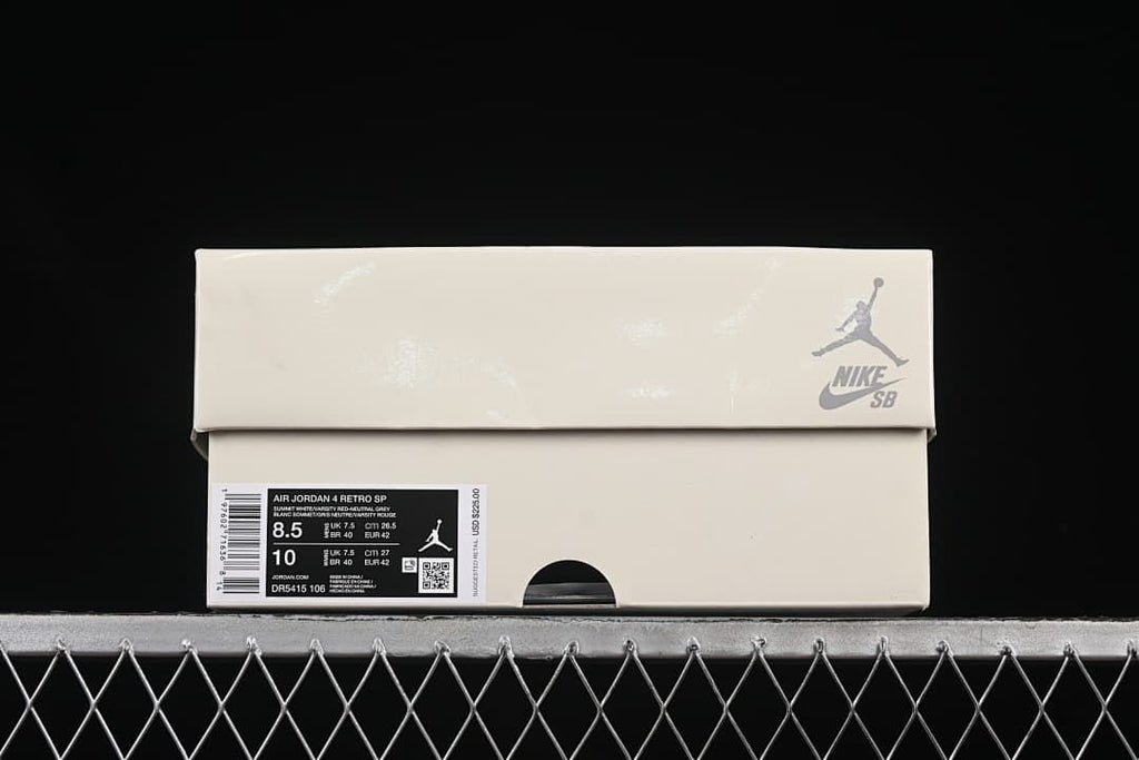 Shoebox with a product label showing style code DR5415-106 and sample size details