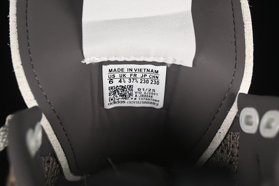 Interior size label showing the photographed sample size