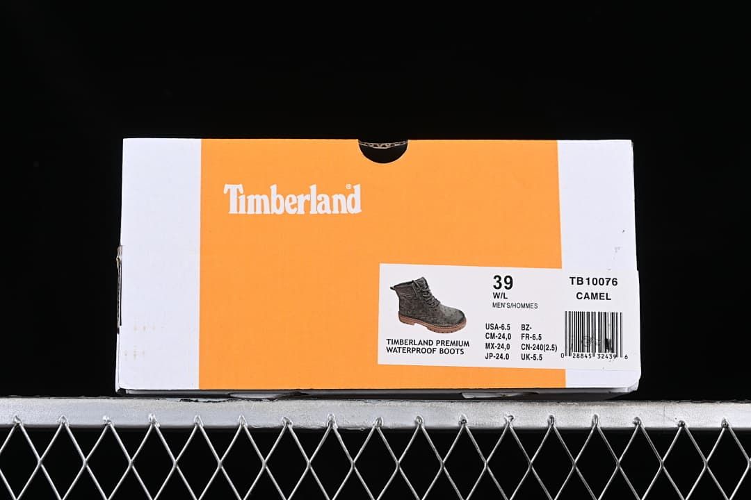 Shoe box label showing Timberland, model TB10076 and sample size 39.
