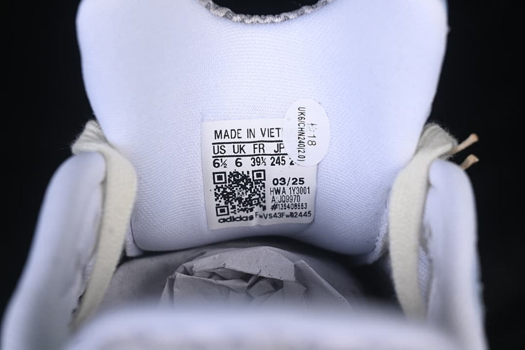Tongue label showing a photographed sample size and product code