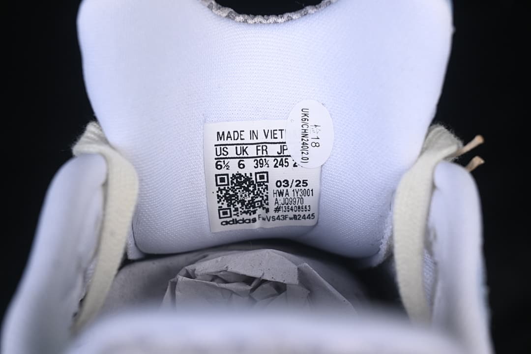 Tongue label showing a photographed sample size and product code