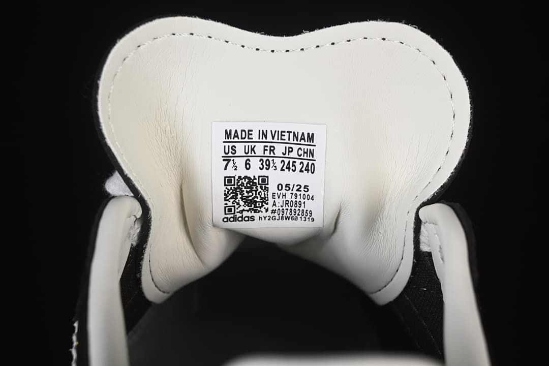 Tongue size label showing US 7.5, UK 6, FR 39 1/3, JP 245, and CHN 240