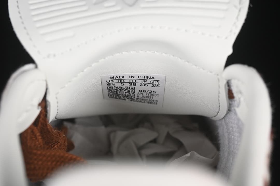 Close-up of tongue size label showing UK 5 and EU 38 for the photographed sample