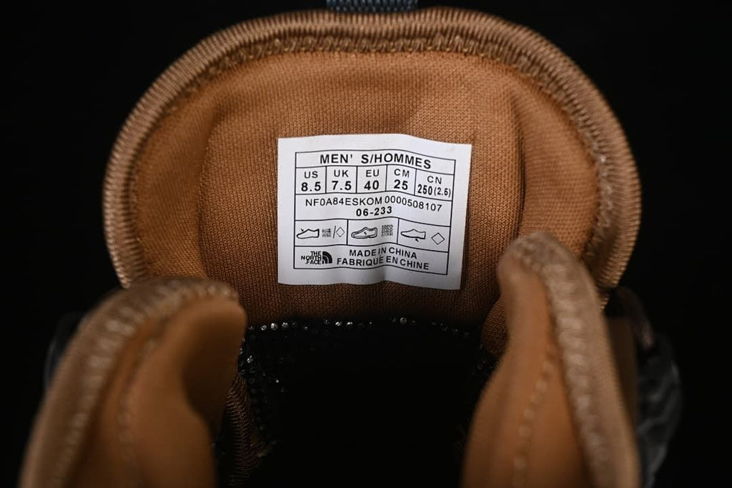Interior size label showing men's US 8.5, UK 7.5, EU 40, and CM 25
