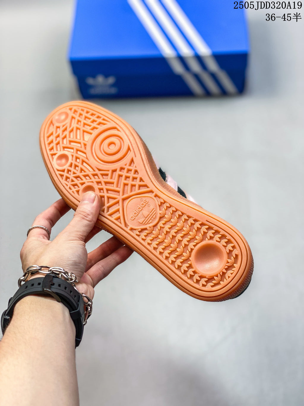 Close-up of the patterned gum-colored outsole