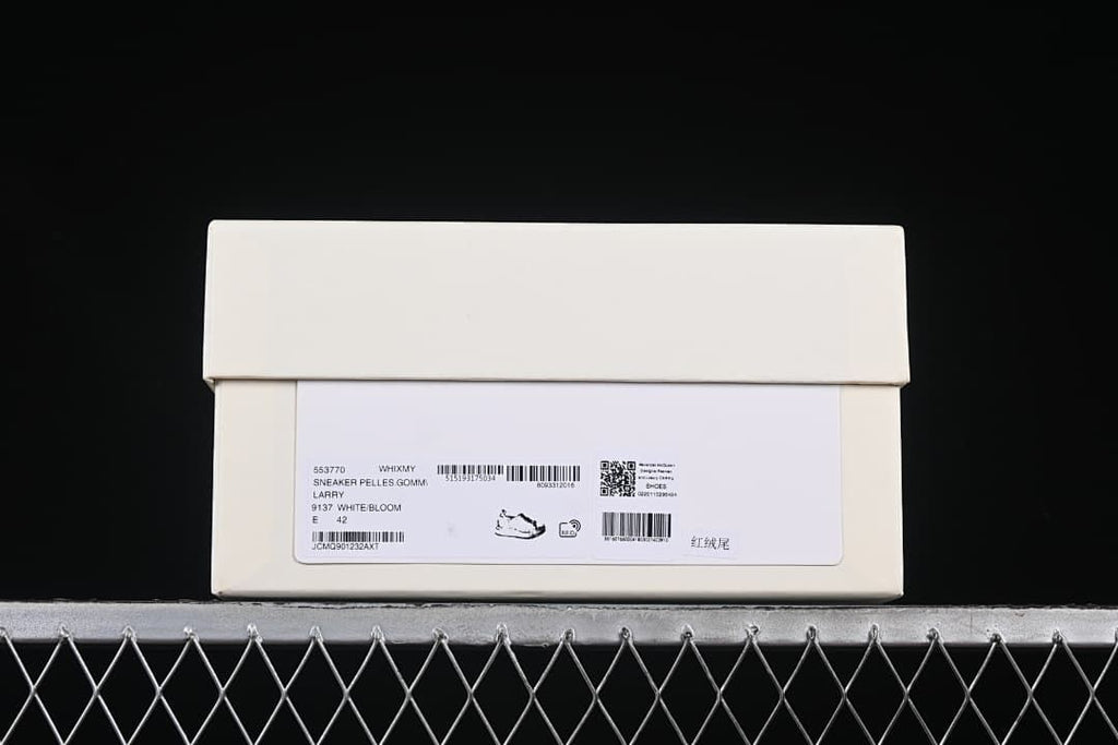 Sneaker box label showing a photographed EU size 42 and product details.