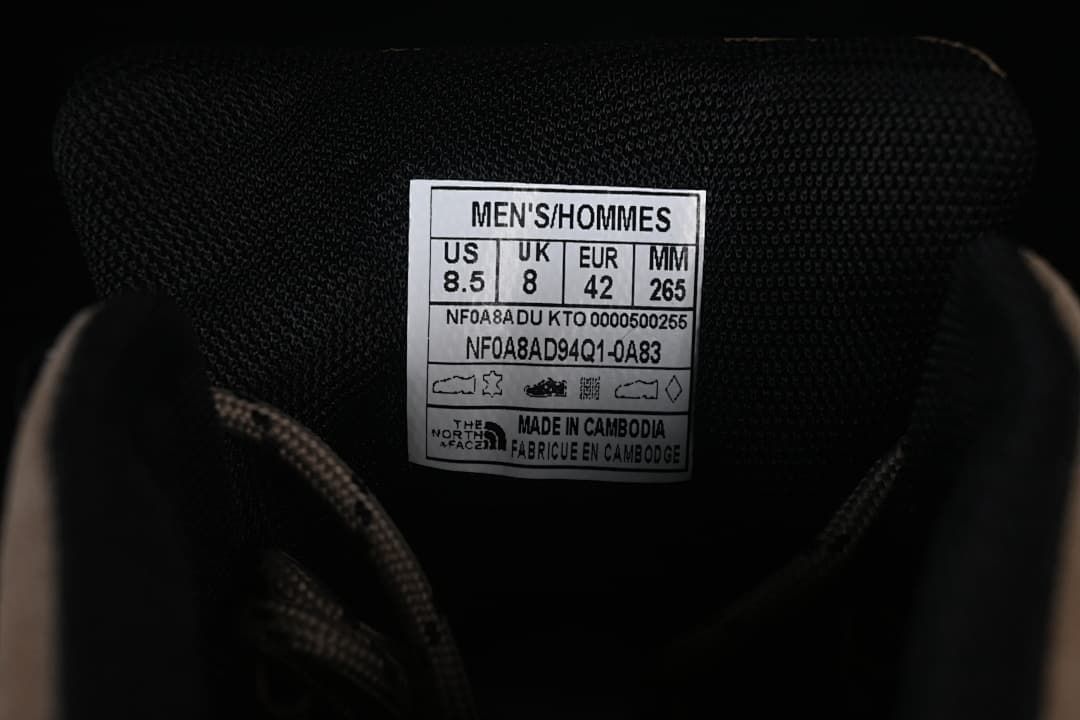 Tongue size label showing men's US 8.5, UK 8, EU 42, and 265 mm