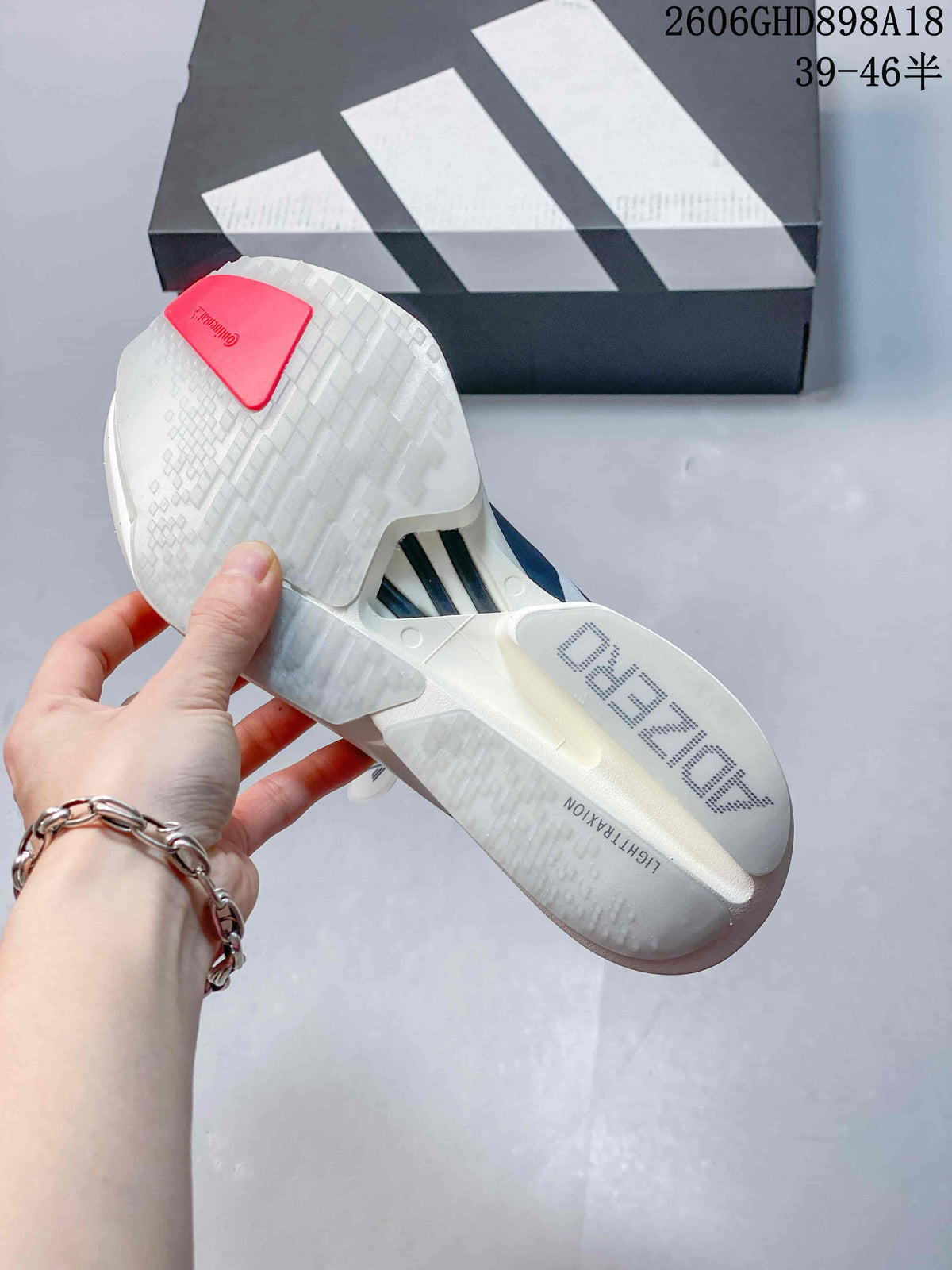 Underside of a white running shoe showing a sculpted sole and Lightstrike Pro marking; image overlay states sizes 39–46.5.