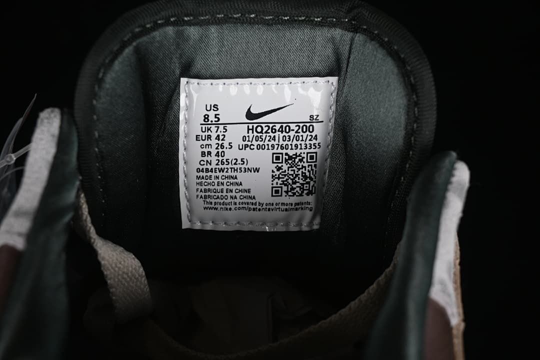 Interior size label showing sample size US 8.5 and EU 42