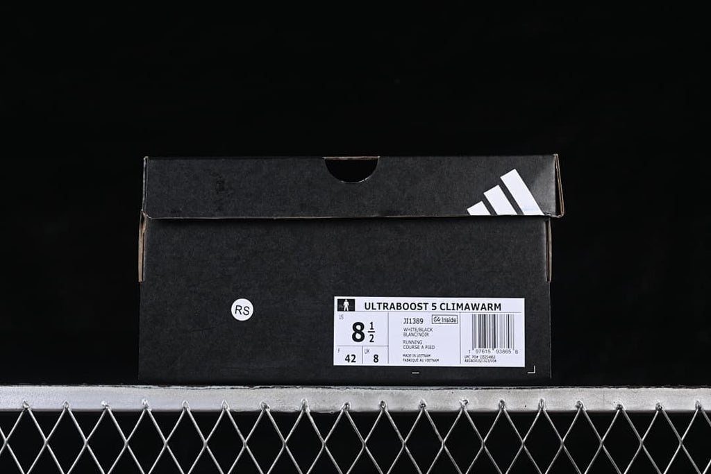 Box label identifying the Ultraboost 5 Climawarm and style JI1389