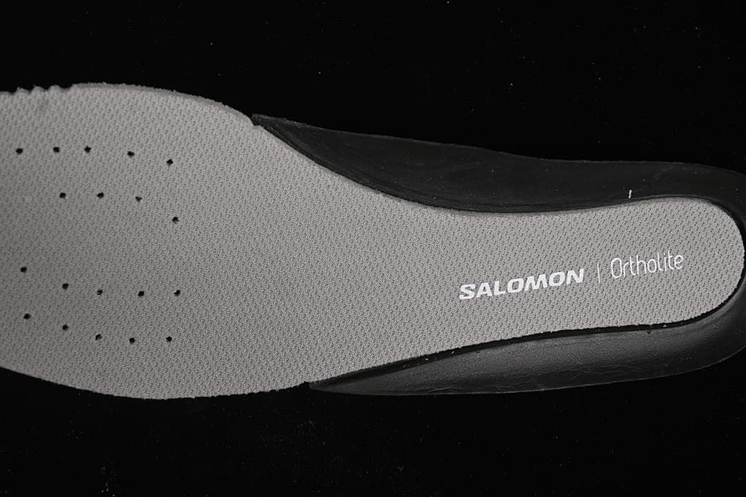 Close-up of the gray Salomon Ortholite-branded insole.