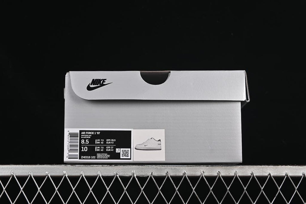Box label showing Air Force 1 '07, color details, style code, and sample size markings