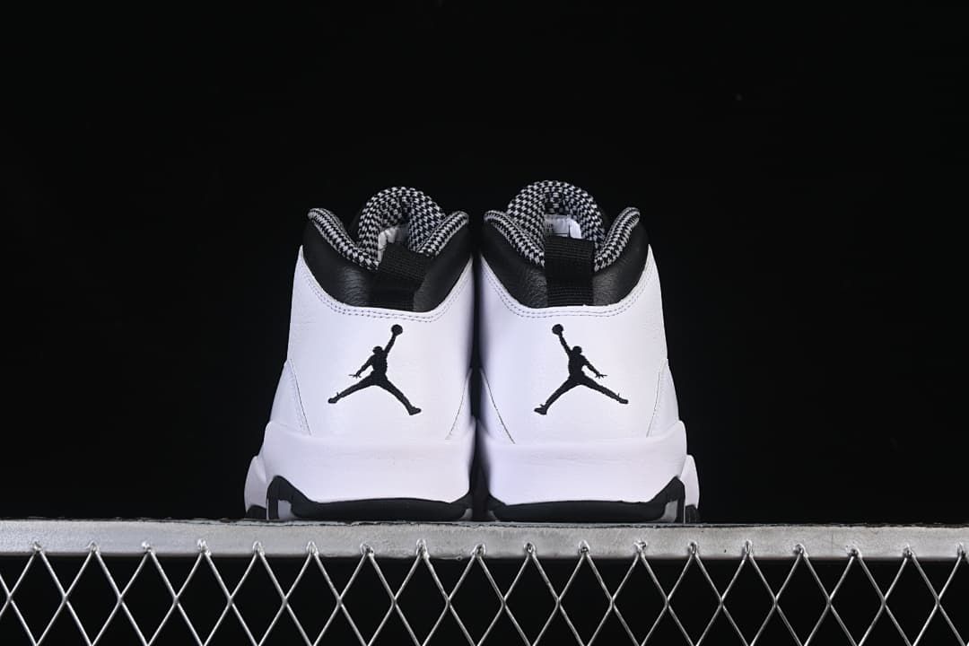 Rear view of the pair with black Jumpman heel details