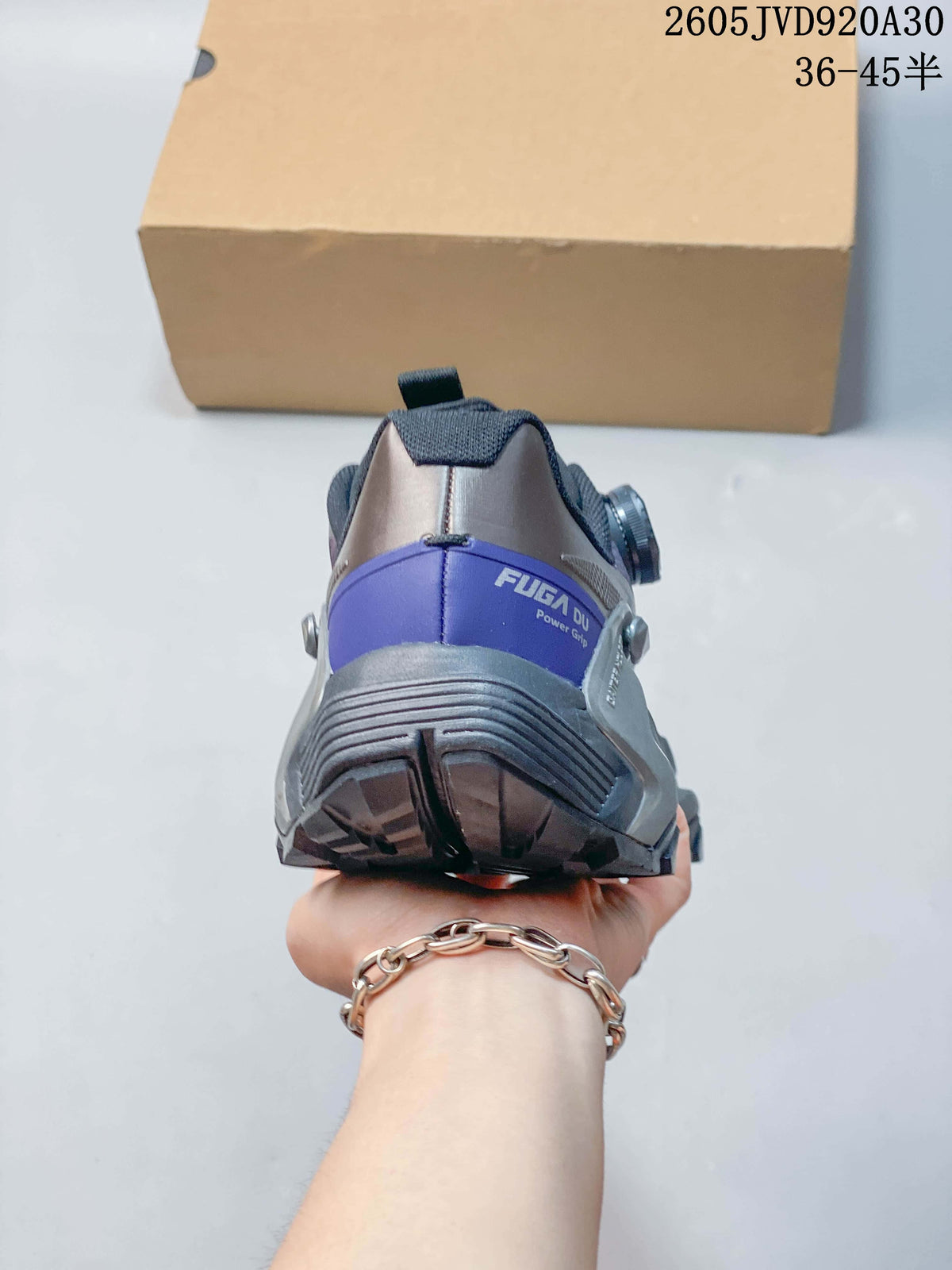 Rear view of the shoe showing the heel structure and FUGA DU branding.
