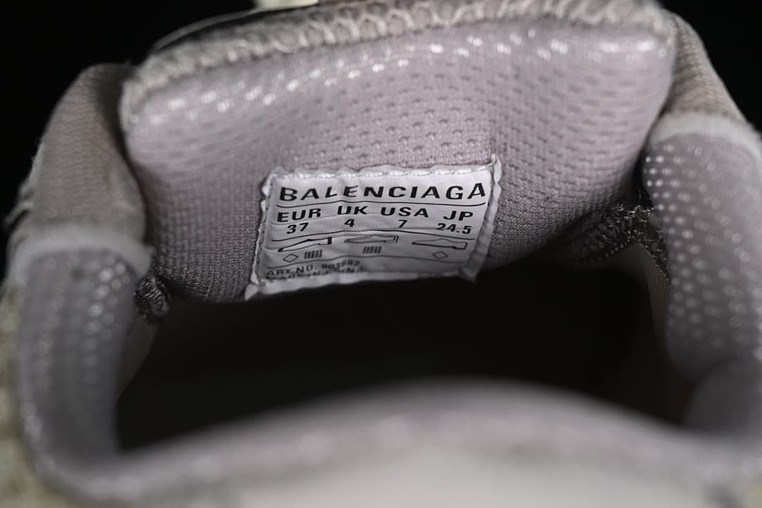 Tongue size label showing EU 37, UK 4, USA 7 and JP 24.5