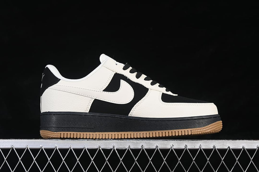Side profile showing contrasting black and sail panels and gum outsole