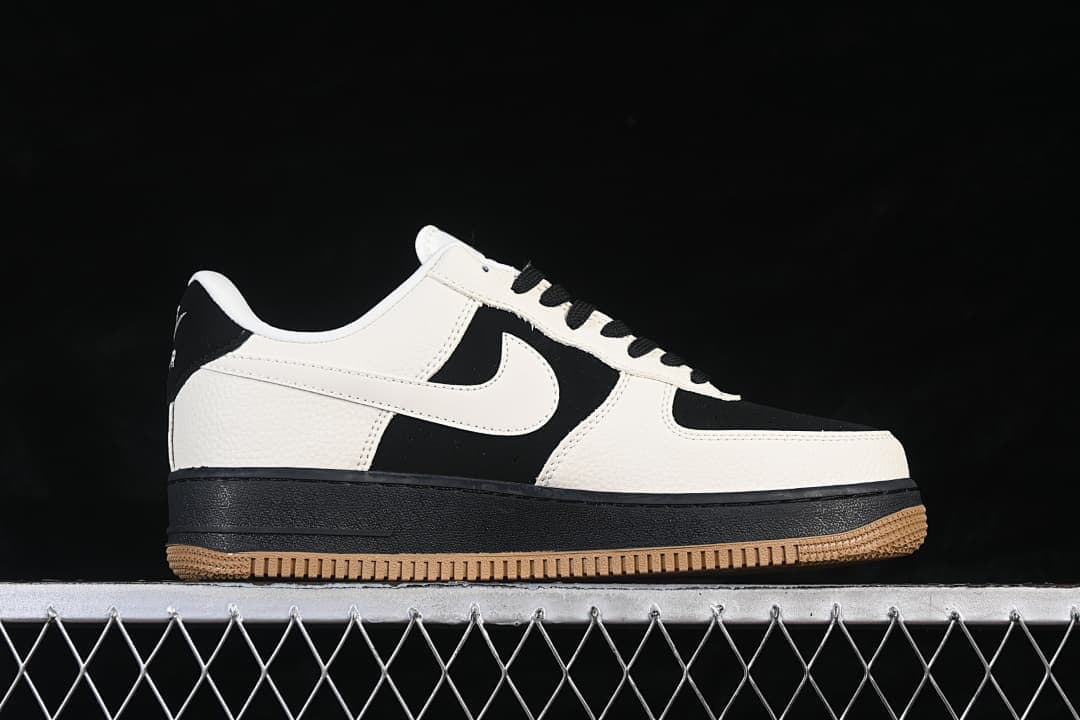 Side profile showing contrasting black and sail panels and gum outsole